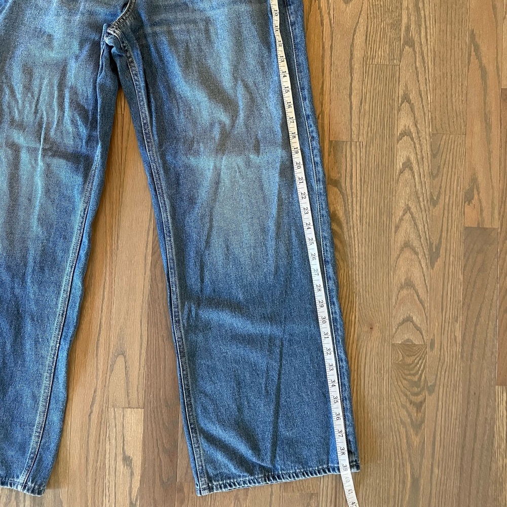Hollister Women's Low Rise Baggy Jeans, Size 10R, Waist 30 - Picture 9 of 11
